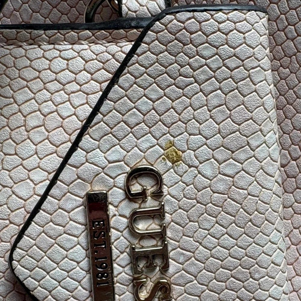Guess Pink Snakeskin Embossed Tote Bag Zip Top Shoulder Handbag with Charm - Picture 4 of 16